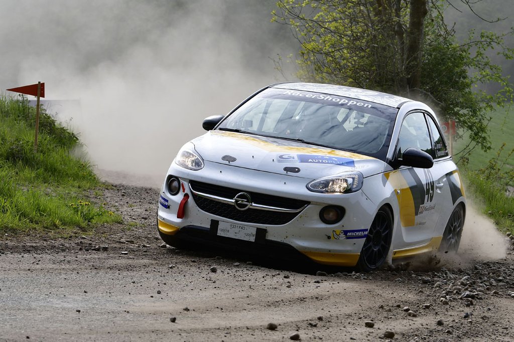Casper Algren Jensen og Jesper Rasmussen i deres Opel ADAM den anden hastighedsprøve i weekendens Anderup El Rally på Fyn
(Foto: Morten Dam - autoMOTIV/specialpress)